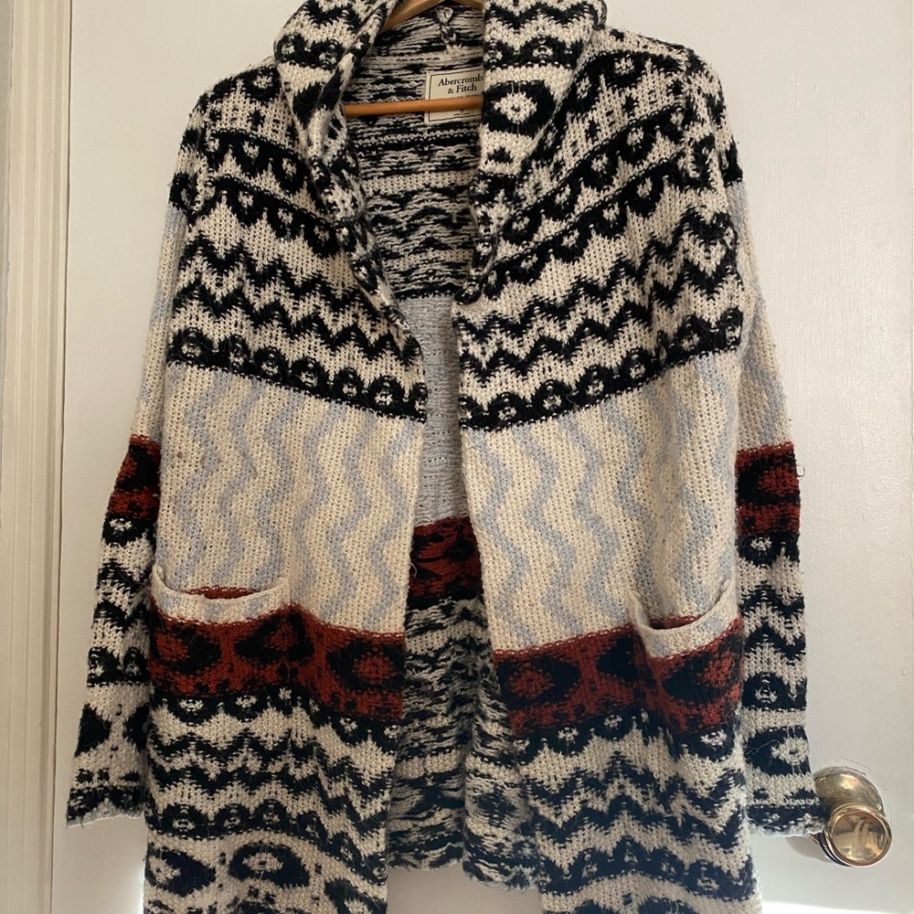 ABERCROMBIE & FITCH lightly worn cardigan with pockets